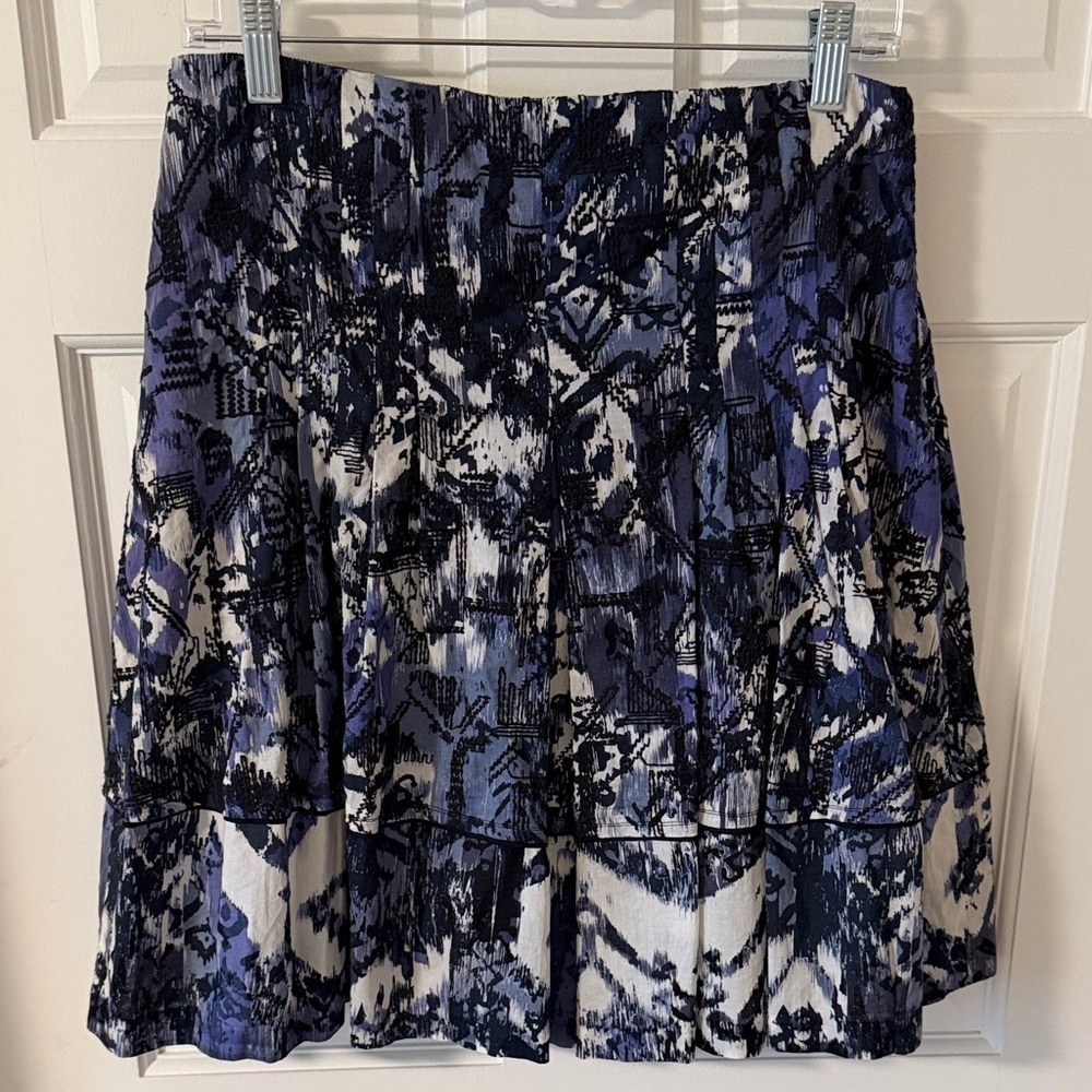 Tahari Abstract Print 100% cotton Pleated Embroidered Mini Skirt Size 8